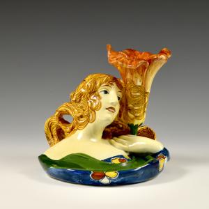 Figura feminina com flor porta-vela - Manufatura Salvini, início do século XX